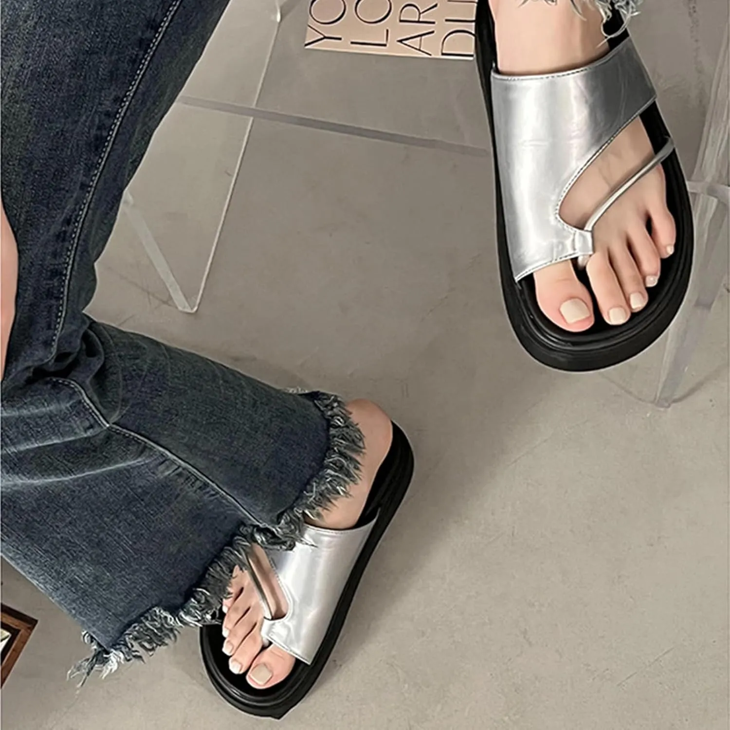 Womens Casual Flip Flops Yoga Mat Comfortable Cushion Arch Support Walking Thong Sandals Lightweight Womens Orthopedic Walking Sandals, Non-Slip Summer Beach Slippers