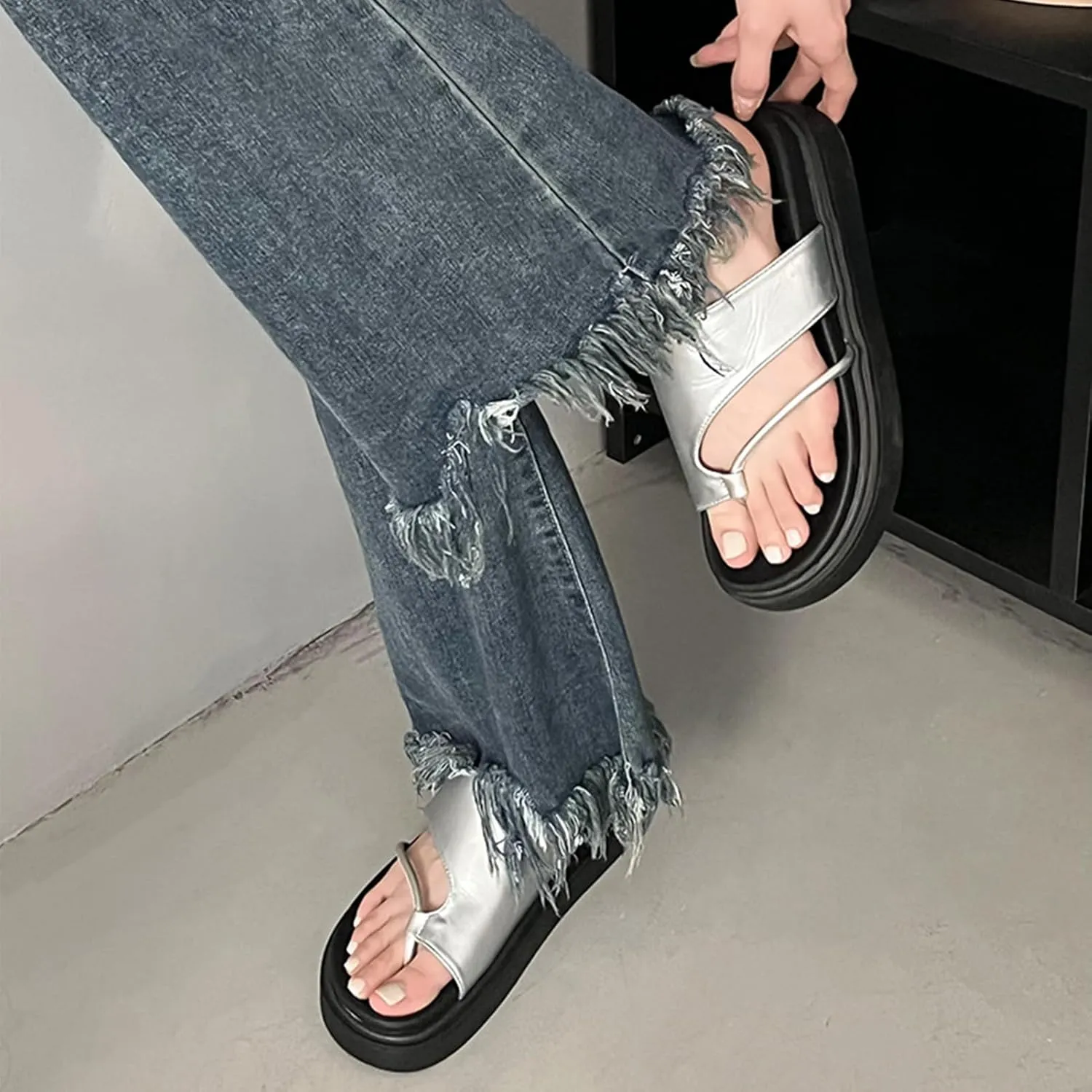 Womens Casual Flip Flops Yoga Mat Comfortable Cushion Arch Support Walking Thong Sandals Lightweight Womens Orthopedic Walking Sandals, Non-Slip Summer Beach Slippers
